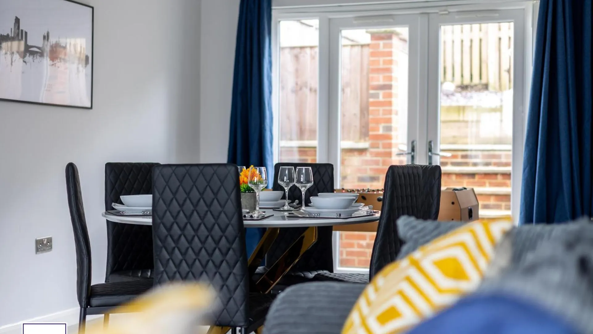 Apartamento Alt-Stay Leeds Ring Rd - 2X Adjacent 3 Bed Homes - Parking & Fast Fibre Wi-Fi - Ideal For Large Groups, Contractors & Long Stays Reino Unido