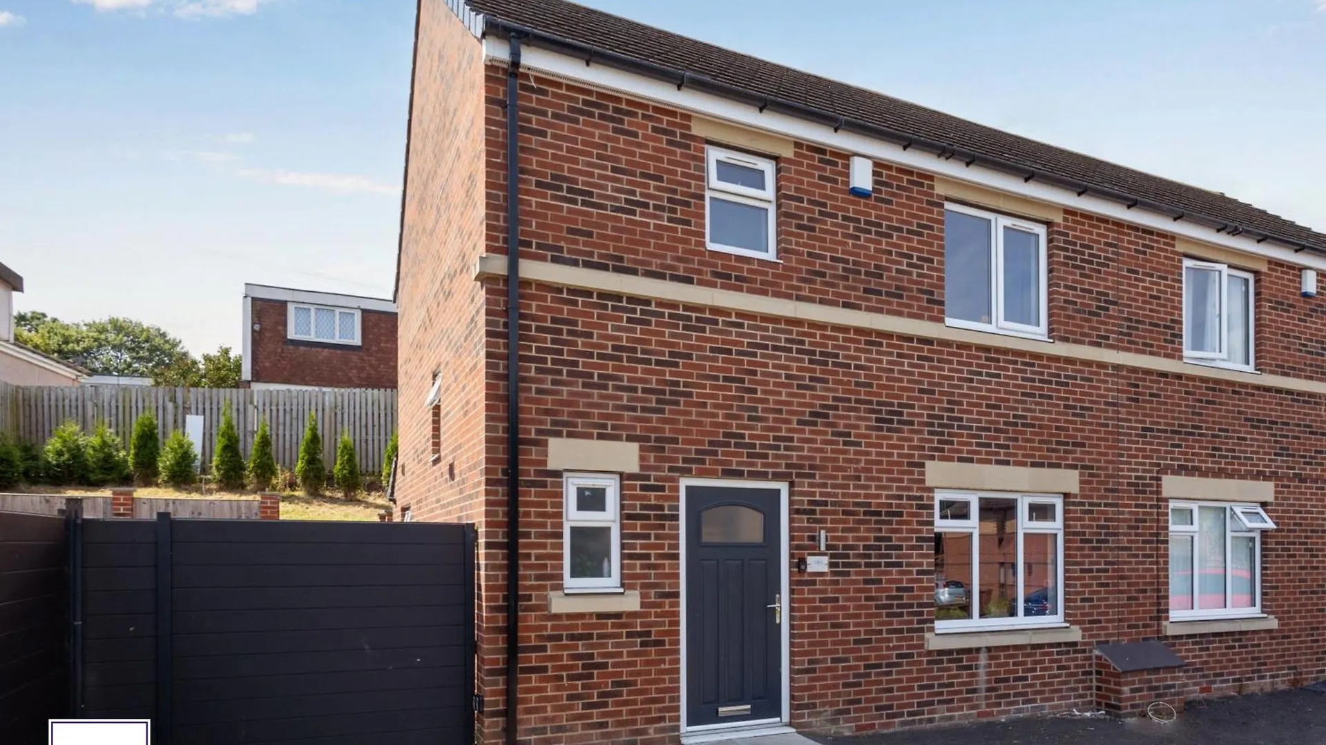 Alt-Stay Leeds Ring Rd - 2X Adjacent 3 Bed Homes - Parking & Fast Fibre Wi-Fi - Ideal For Large Groups, Contractors & Long Stays Leeds (West Yorkshire)