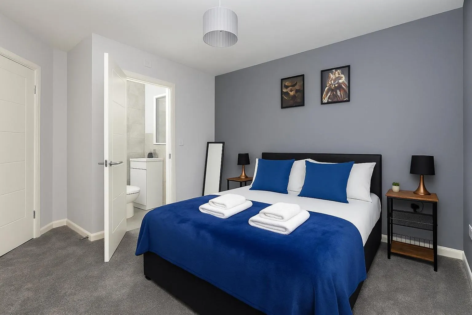 Alt-Stay Leeds Ring Rd - 2X Adjacent 3 Bed Homes - Parking & Fast Fibre Wi-Fi - Ideal For Large Groups, Contractors & Long Stays 0*, Leeds (West Yorkshire)