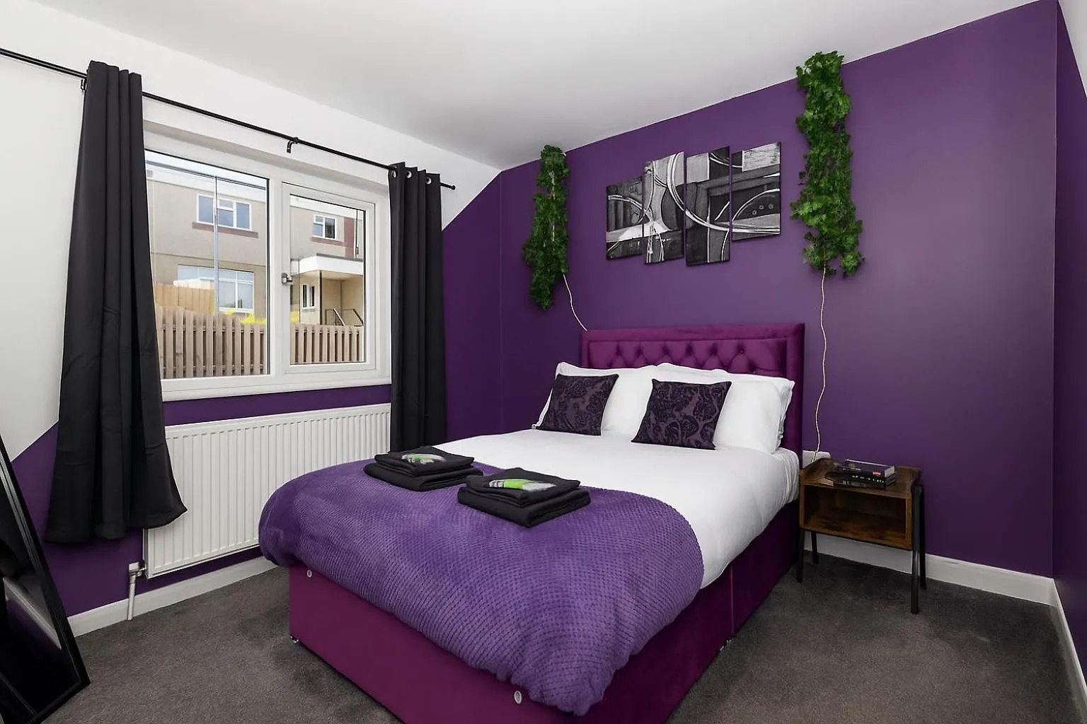 Alt-Stay Leeds Ring Rd - 2X Adjacent 3 Bed Homes - Parking & Fast Fibre Wi-Fi - Ideal For Large Groups, Contractors & Long Stays 0*, Leeds (West Yorkshire)